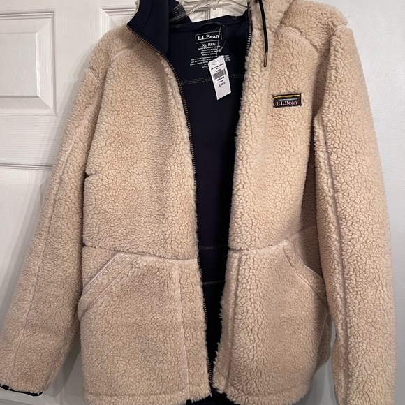 Women’s MountainPile Fleece Hoodie - Picture 2 of 3